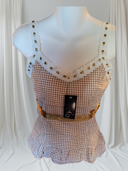 Mannequin wearing a checkered TOP with lace details on a white background