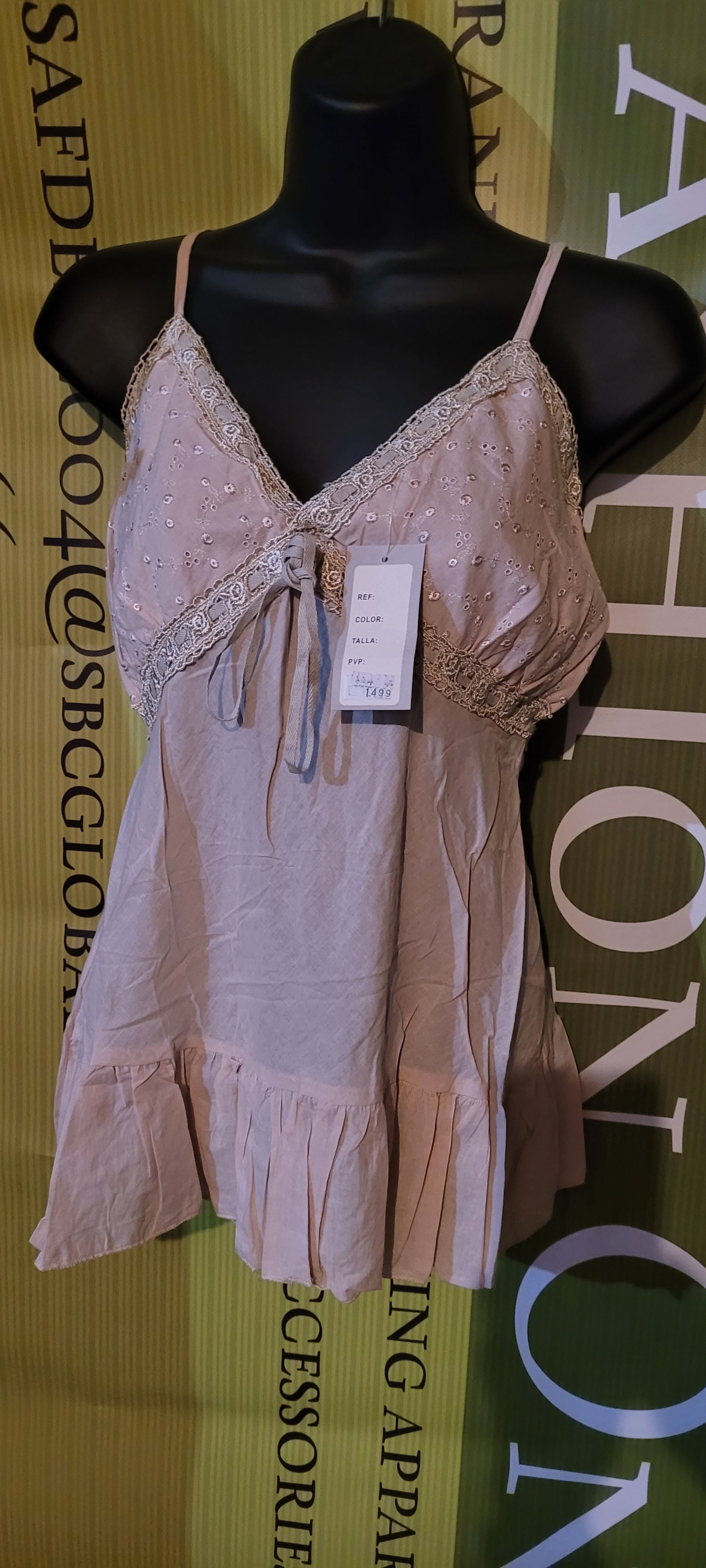 NICE SUMMER TOP HAS CORESIA NET WOK ON FRONT