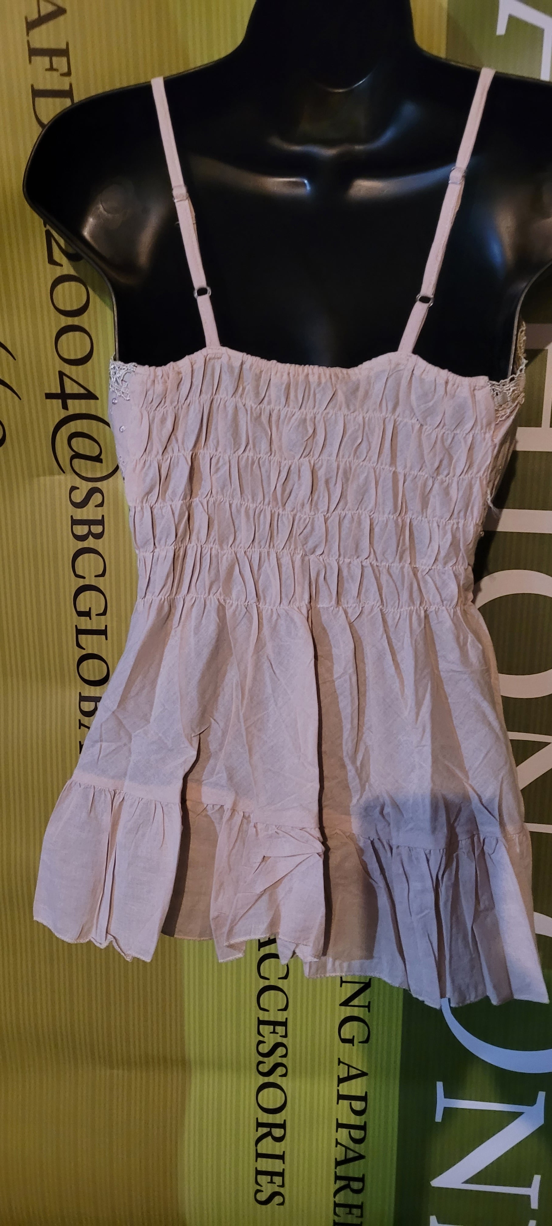NICE SUMMER TOP HAS CORESIA NET WOK ON FRONT